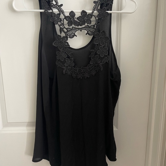 Express Lace Back going out top - Picture 2 of 3